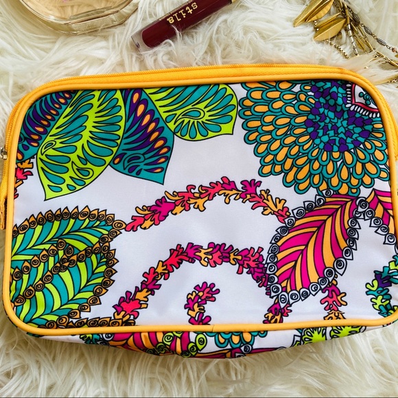 Trina Turk x Clinique | Bright Paisley Makeup Bag - Picture 3 of 6